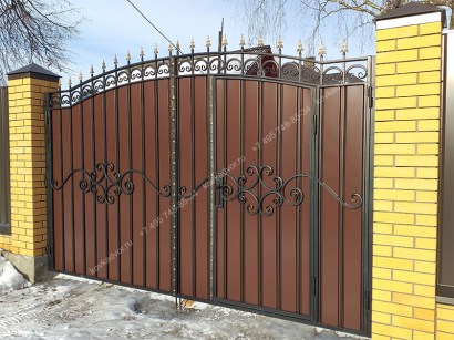 Ворота со встроенной калиткой из профнастила фотографии