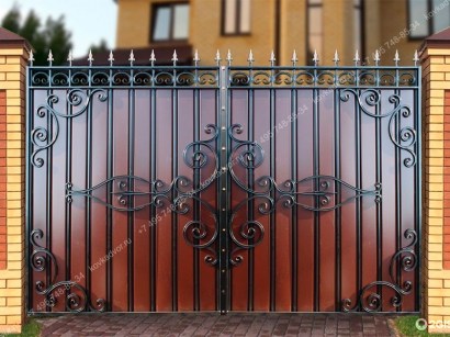 Ворота распашные кованые из профнастила цена купить в Москве