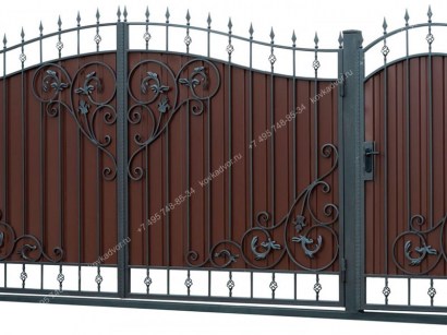 Ворота из профнастила кованые элементы вензеля и пики коричневые эскиз фото