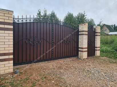 Кованые откатные ворота с электроприводом цена купить в Москве