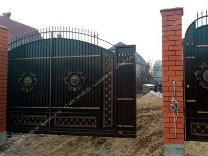 Кованые откатные ворота из профнастила эскиз купить в Москве