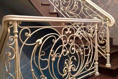 Перила для лестниц ковка купить в Москве в доме фото