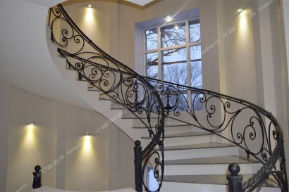 Перила для лестниц ковка купить в Москве для дома фотография